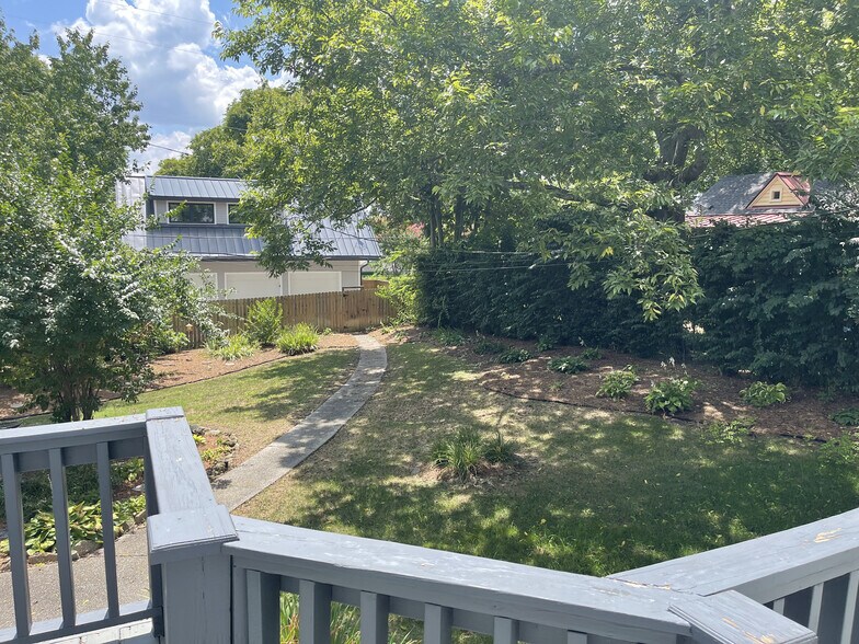Building Photo - 2511 Essex Pl