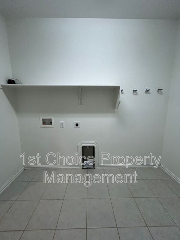 Building Photo - 952 Pinnacle Ridge Rd