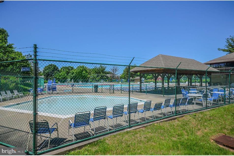 Building Photo - 18300 Streamside Dr