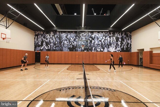 Building Photo - 200 S Broad St