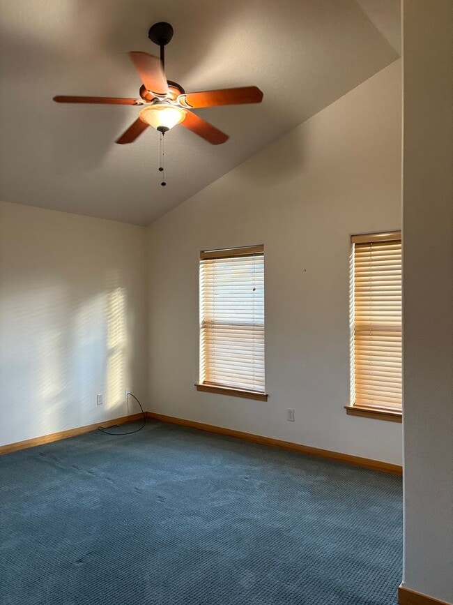 Building Photo - Spacious Lewis & Clark 4-Bedroom Home