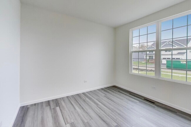 Building Photo - 2240 Bent Grass Wy