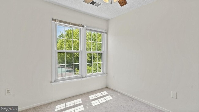 Building Photo - This stunning 3-bedroom, 2-bathroom interior townhome is sure to impress.