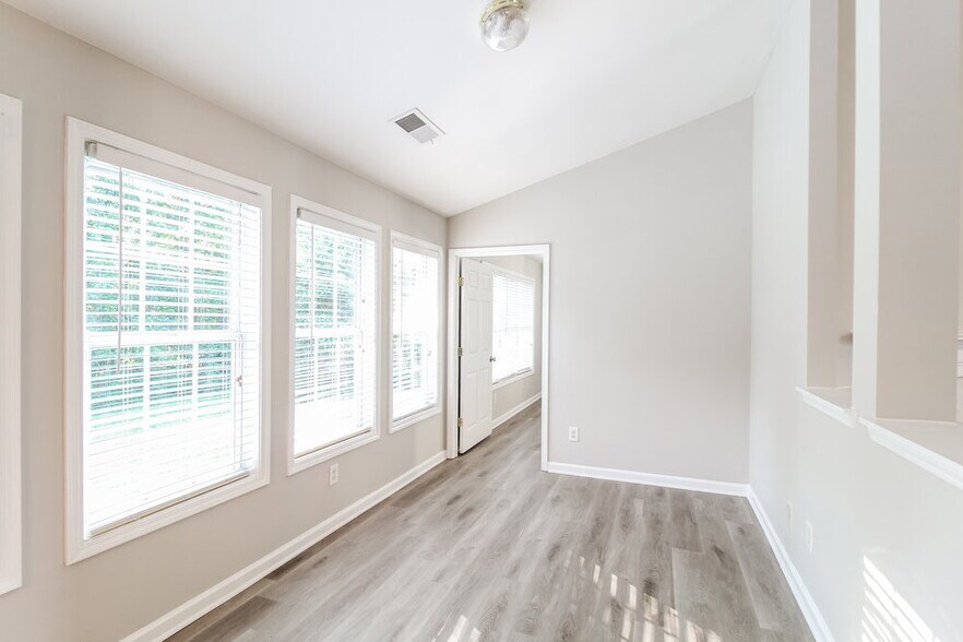 Building Photo - 3875 Portico Run Dr NE