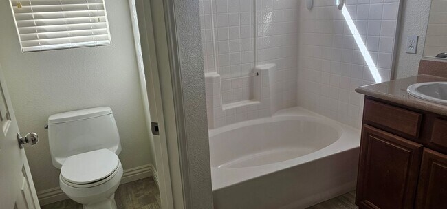 Building Photo - Beautiful 2 bedroom home for rent