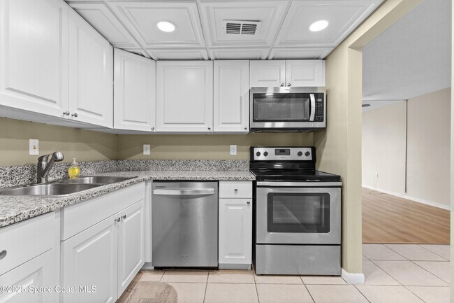 Building Photo - 2700 N Hwy A1A
