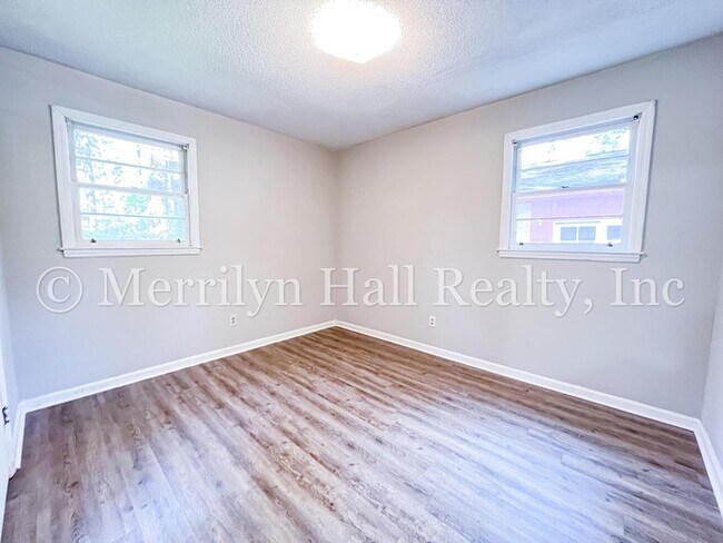 Building Photo - Updated 3 Bedroom home with Luxury Vinyl P...