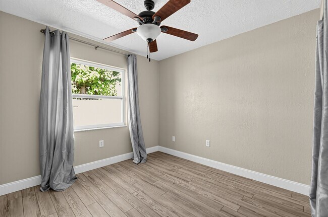 Building Photo - 855 Westport Dr