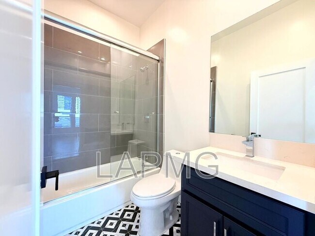 Building Photo - 3414 London St