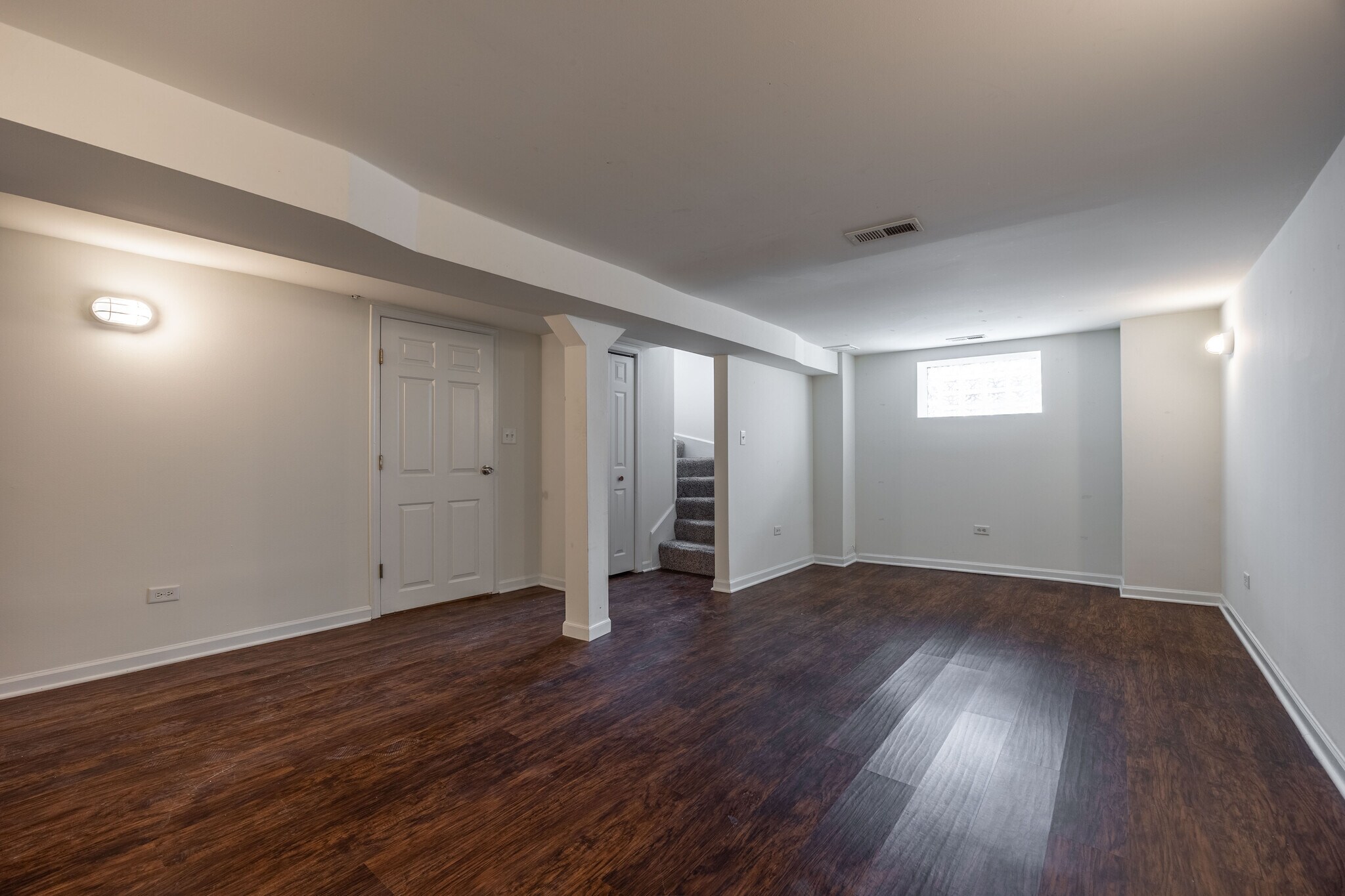 Building Photo - 2833 W Medill Ave