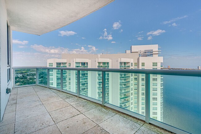 Building Photo - 231 Riverside Dr