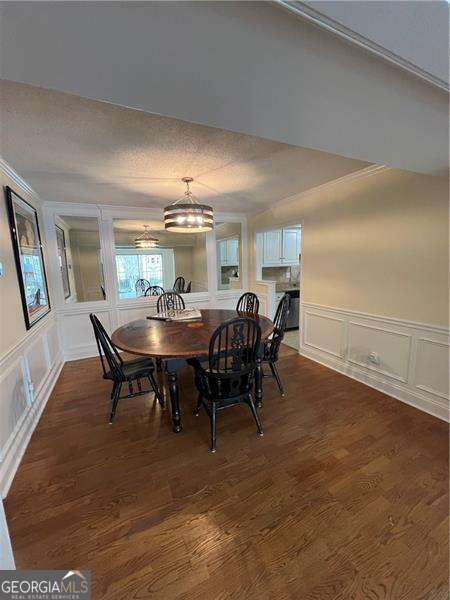 Building Photo - 6851 Roswell Rd