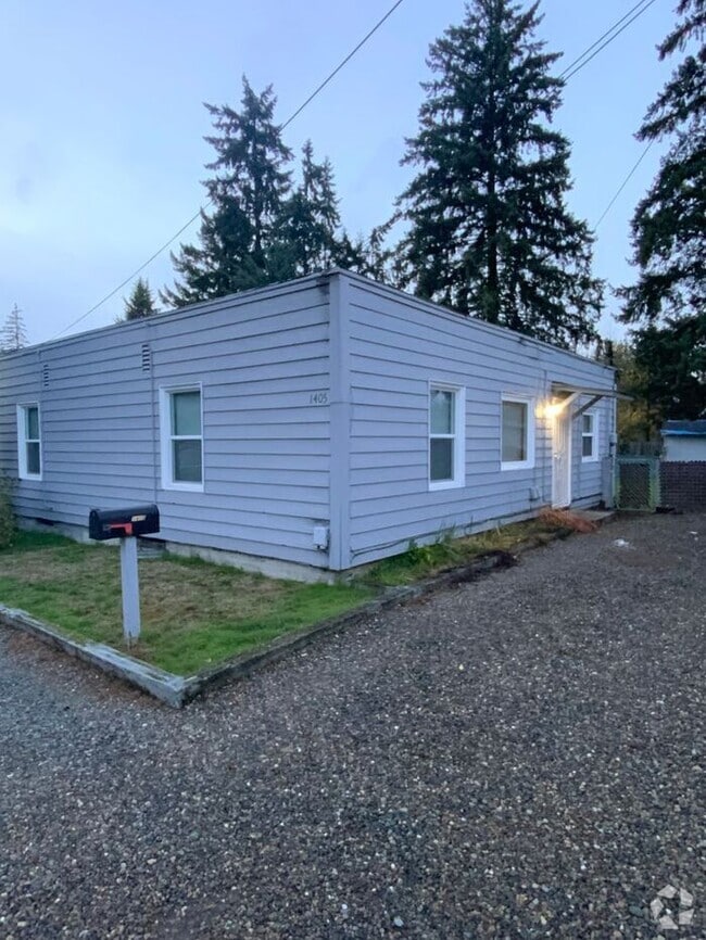 Building Photo - NOVEMBER FREEE South Tacoma 1bdr w/ separt...