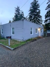 Building Photo - South Tacoma 1bdr DUPLEX w/ separte drive ...
