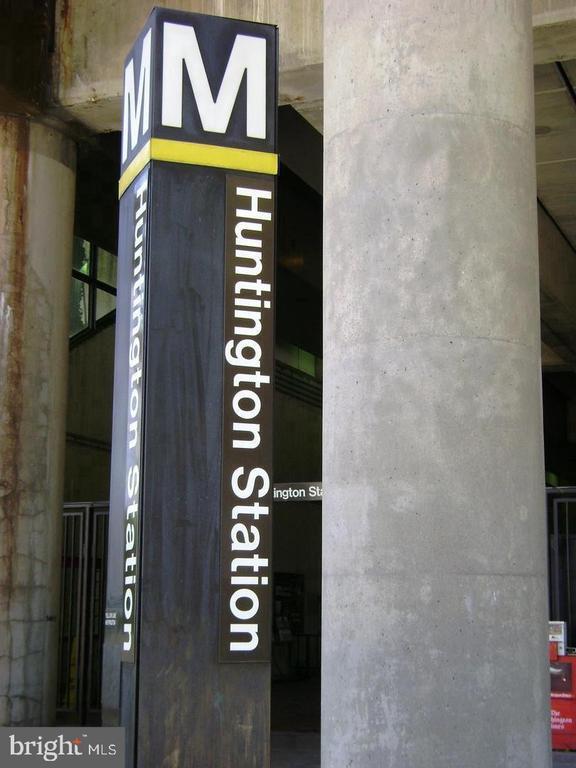 Building Photo - 2059 Huntington Ave