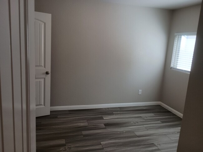 Building Photo - Room in House on Dashmoor Creek