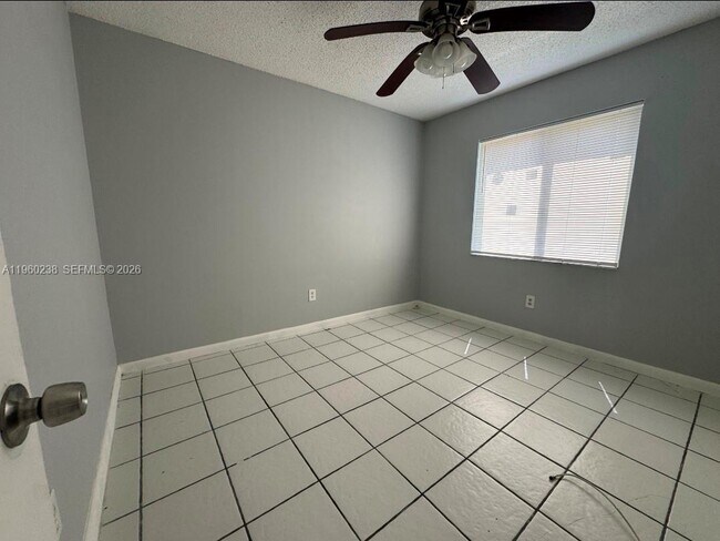 Building Photo - 20810 NE 8th Ct