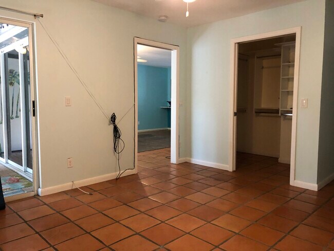 Building Photo - 1515 NE Beacon Dr