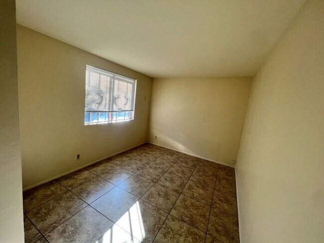 Building Photo - For Rent