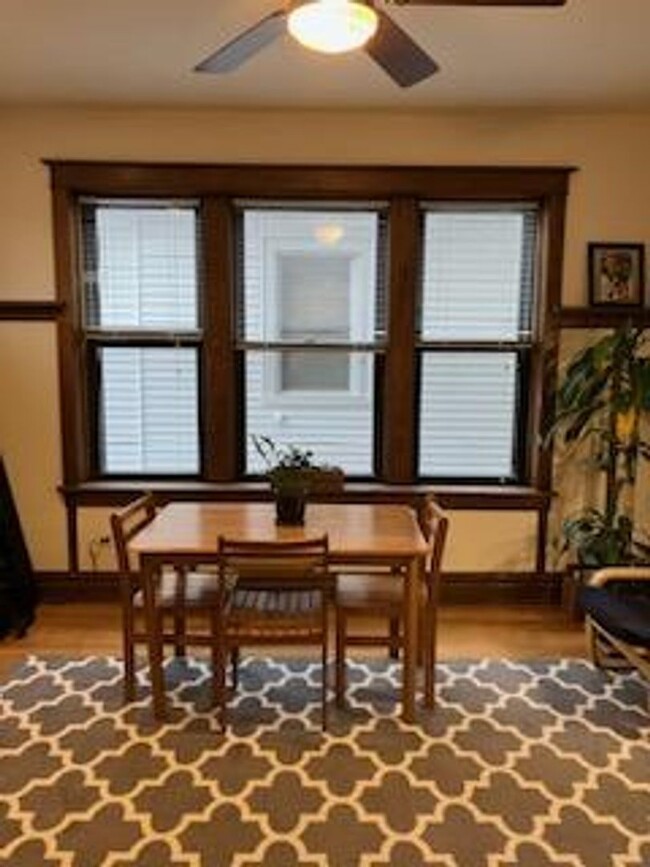 Building Photo - 3614 N. Paulina-3616-3