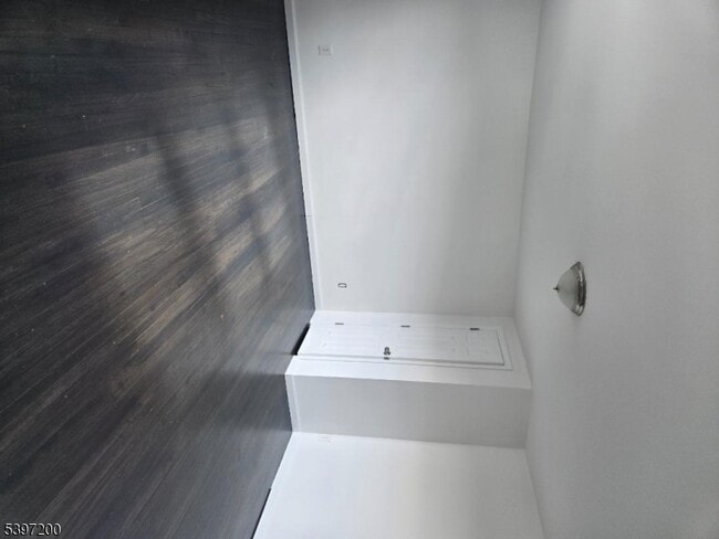 Building Photo - 115 Pine St