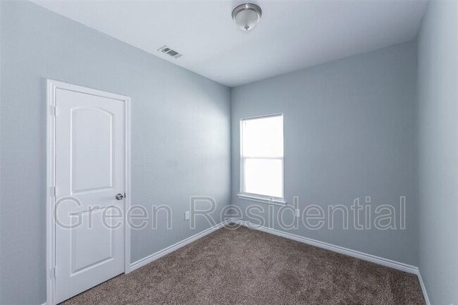 Building Photo - 16948 W Ivanhoe St