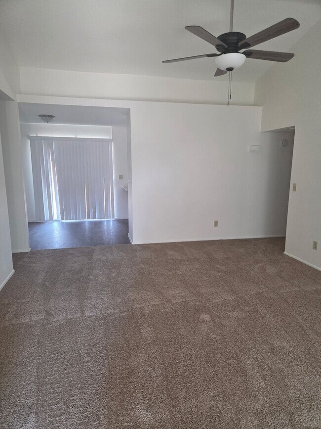 Building Photo - Higley & University single level house