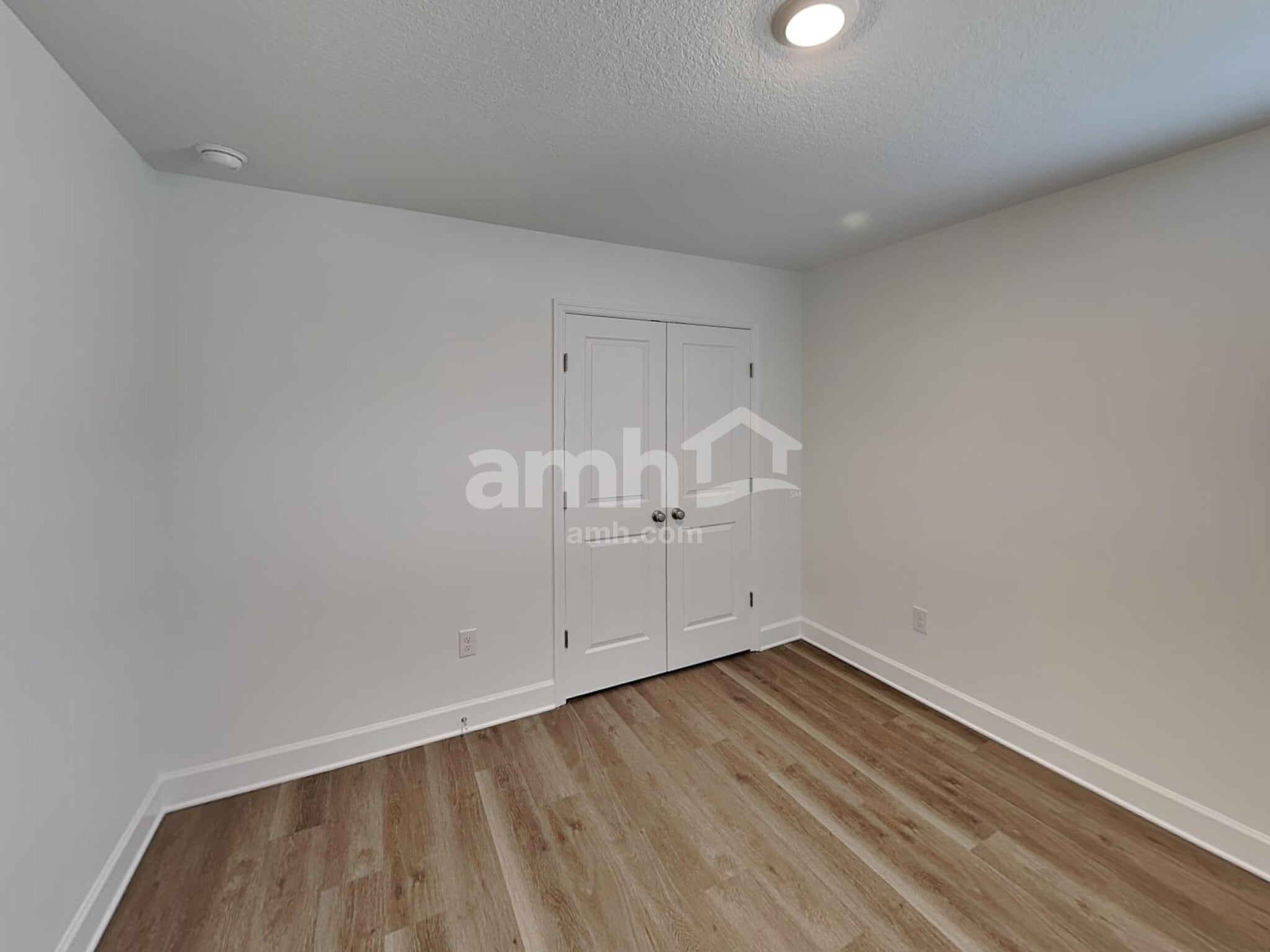 Building Photo - 2909 20th Ave W