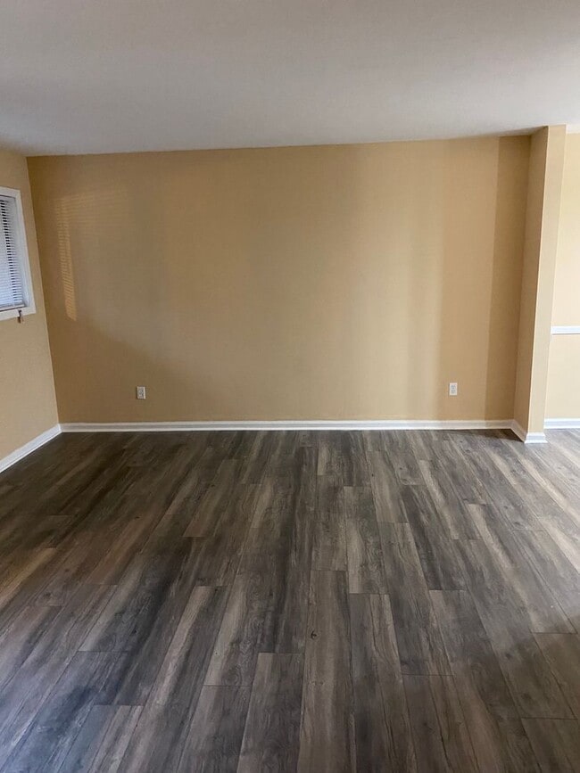 Building Photo - Condo in Great Location