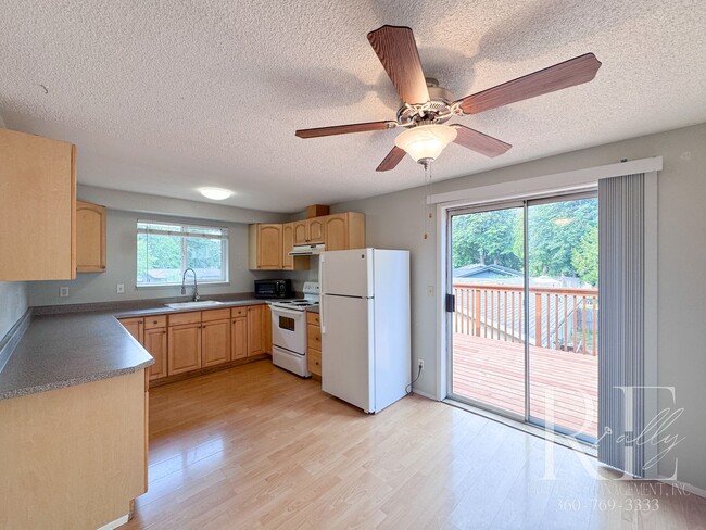 Building Photo - Spacious 4-Bedroom Home with Garage on Qui...