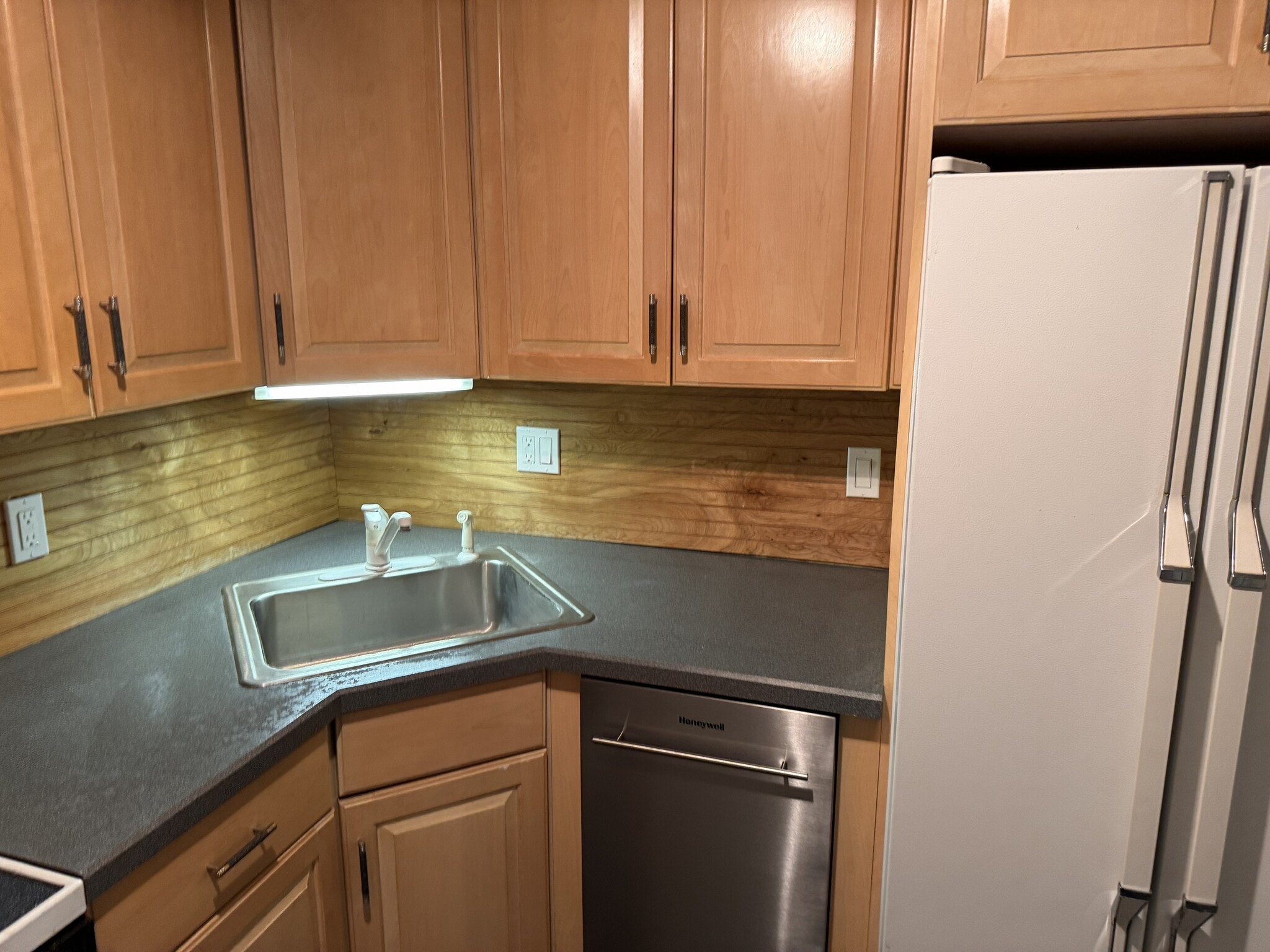 Building Photo - 239 Old Farms Rd