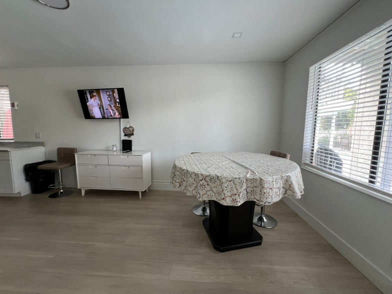 Building Photo - 407 71st Ave N