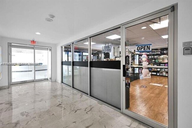 Building Photo - 1000 West Ave