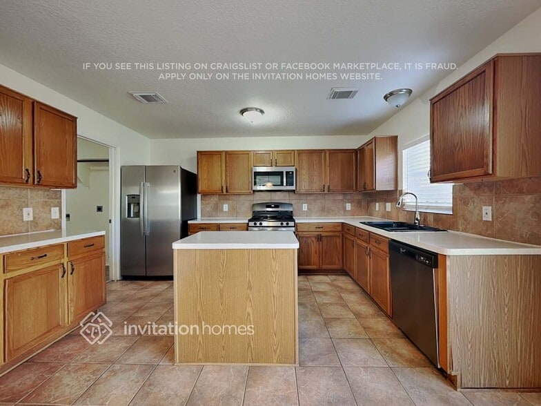 Building Photo - 4811 Russet Trail Ct