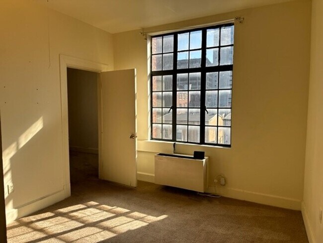 Building Photo - 213 N 2nd St