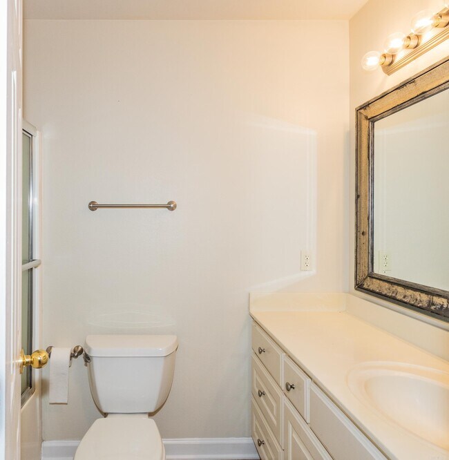 Building Photo - 7106 Ohio St