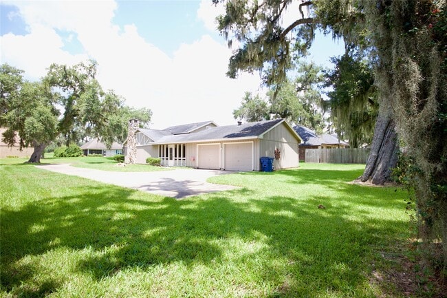 Building Photo - 2109 Riverside Dr