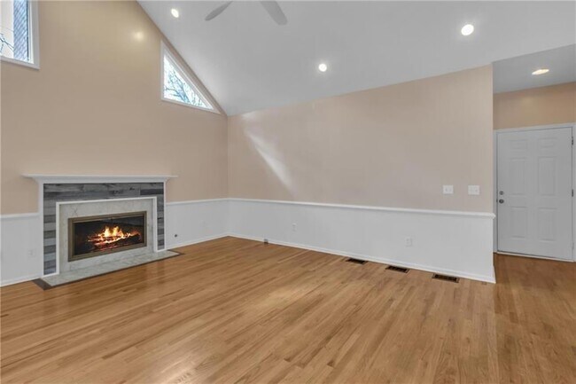 Building Photo - 915 Chipley Ct NE