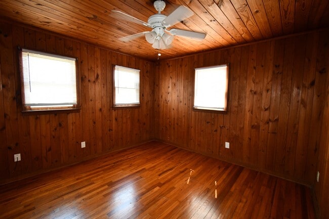 Building Photo - 720 Live Oak St