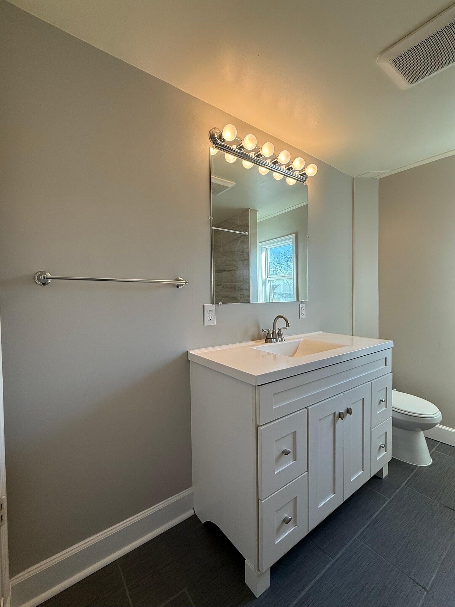 Bathroom - 503 E Potomac St