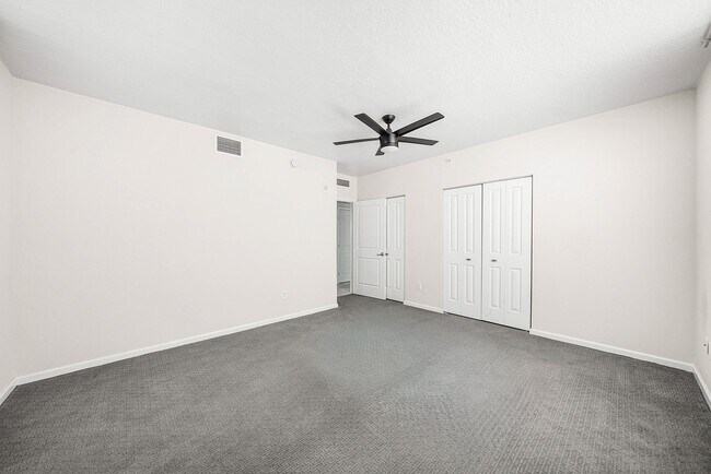 Building Photo - 403 S Sapodilla Ave