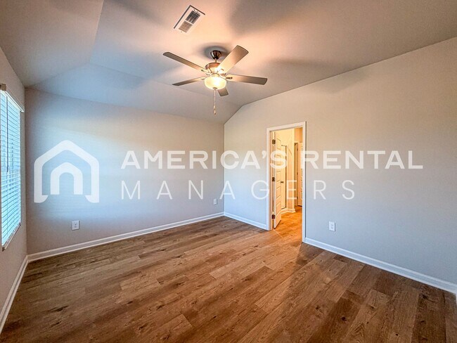 Building Photo - 4032 River Bend Rd