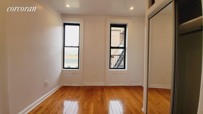 Building Photo - 132 N 1st St