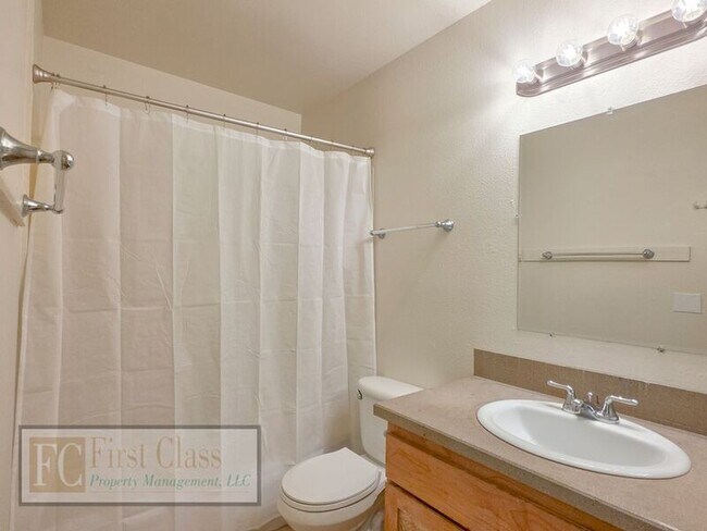 Building Photo - 17150 SW Heritage Ct