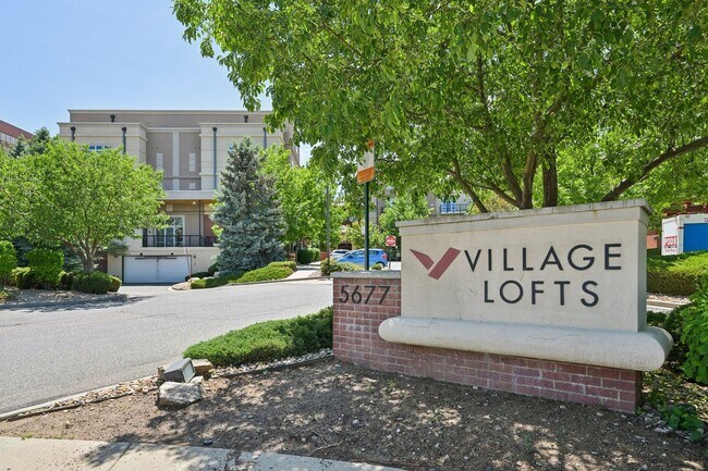 Building Photo - 5677 S Park Pl