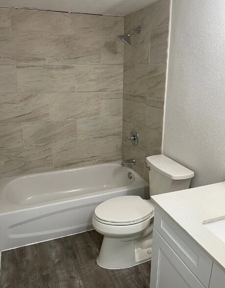 Building Photo - 3954 Cambridge Dr