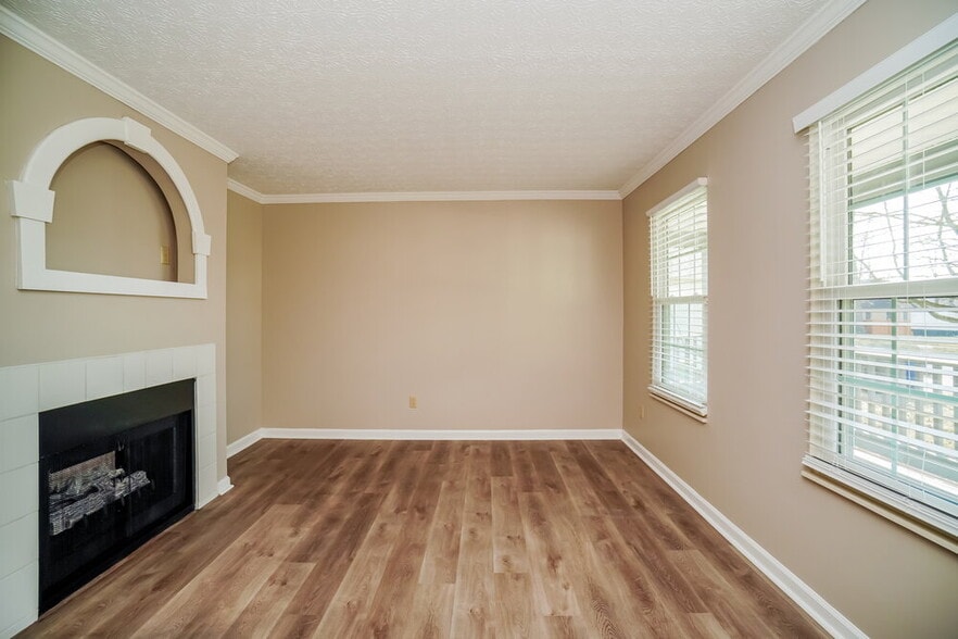 Building Photo - 7927 Oak Valley Rd