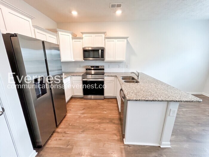 Building Photo - 305 Raines Ct
