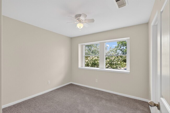 Building Photo - 5515 Strack Rd