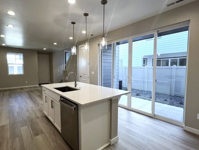 Building Photo - Brand new 3 bed 2.5 bath townhome in Stars...